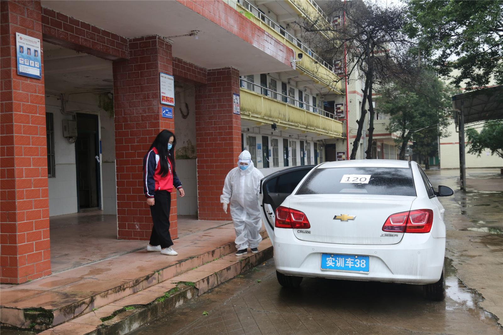 我校明阳校区举行开学复课疫情防控应急演练