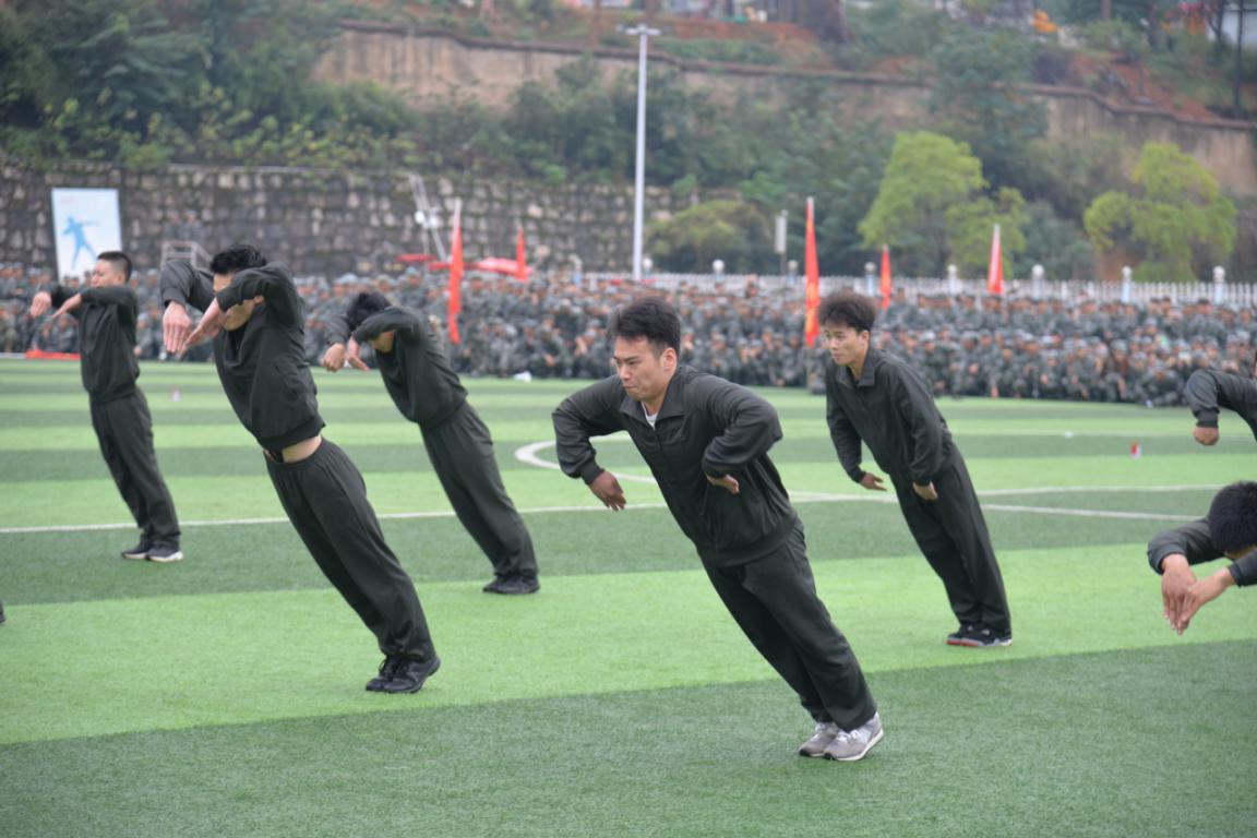 学校成功举行2023级新生军训成果汇报暨总结表彰大会