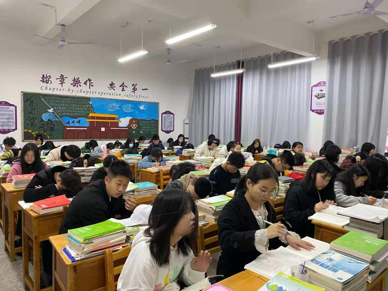 浏阳市中协高新科技学校2021年上学期期中考试顺利举行