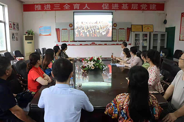 我校师生认真收看庆祝中国共产党成立100周年大会直播