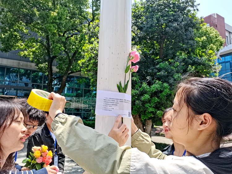 【党史学习教育专题】“花”式学党史校史 不忘初心感党恩——经管学院团学会开展“百花齐放——庆祝建党100周年，建校80周年”快闪活动