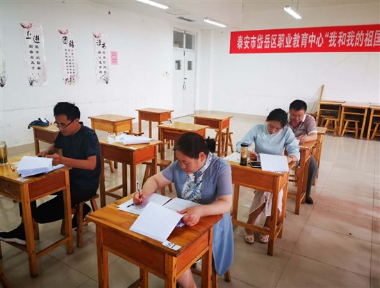 “我和我的祖國”現場作文比賽取得圓滿成功