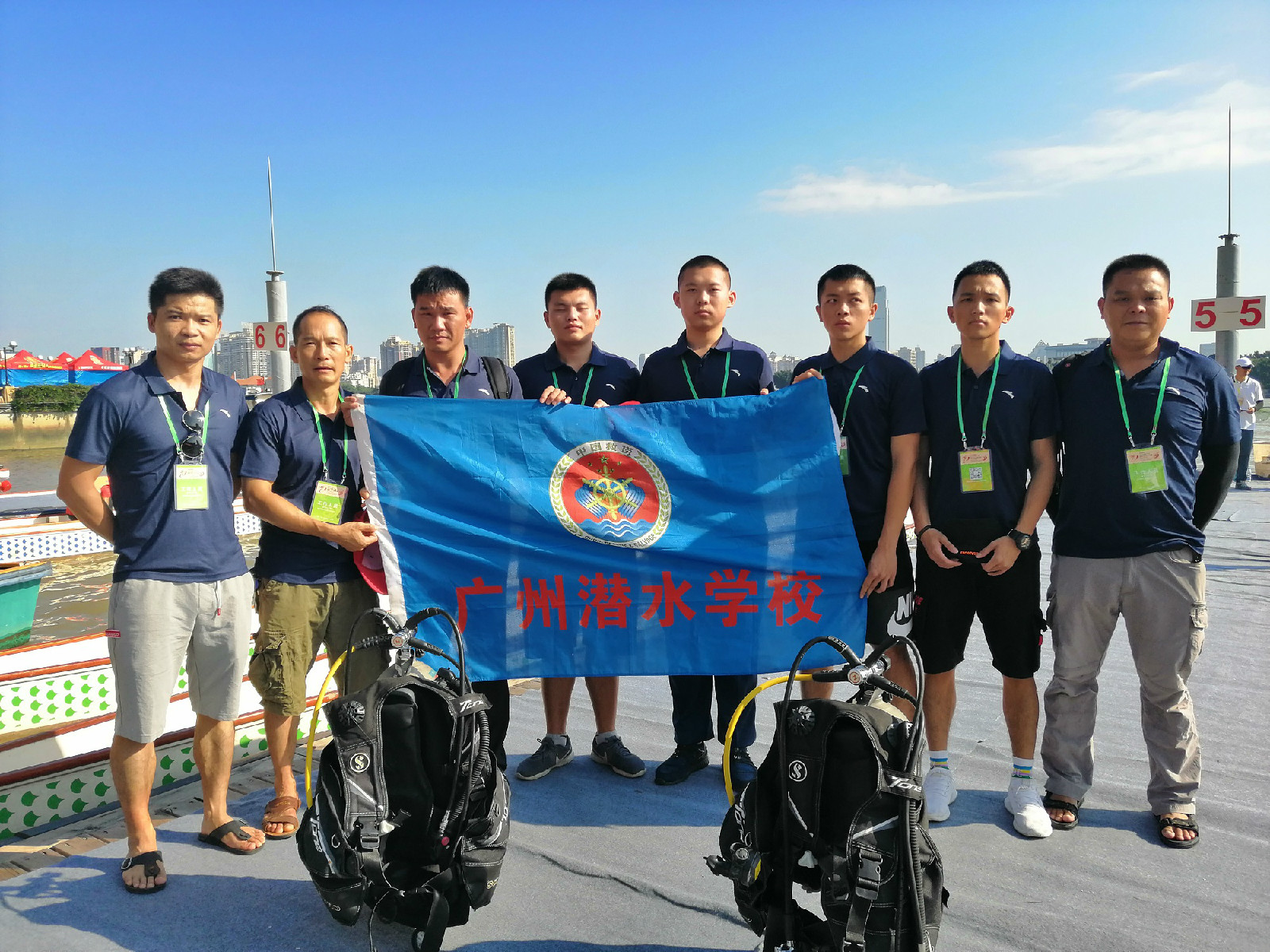 五洲百舸汇花城 潜校蛙人守护航