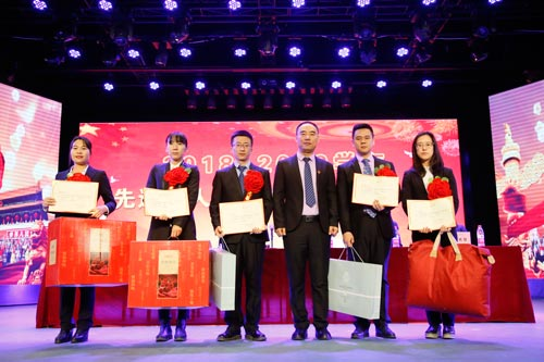 西安軍需工業(yè)學(xué)校2018-2019學(xué)年度先進個人、先進集體表彰大會圓滿結(jié)束