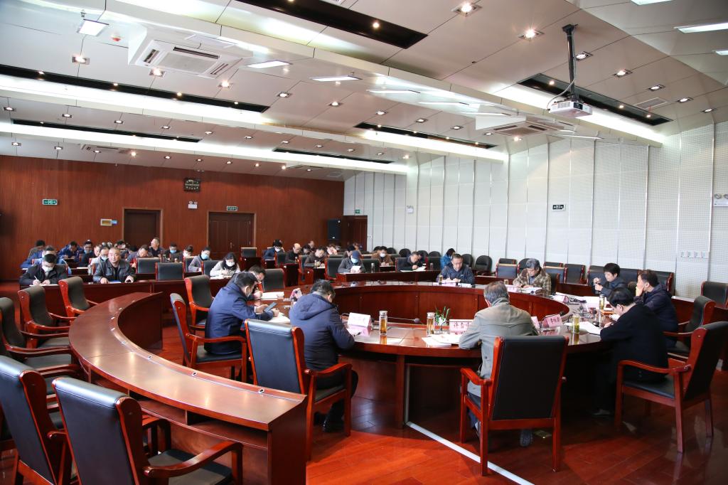 学校召开党委理论学习中心组（扩大）学习会议