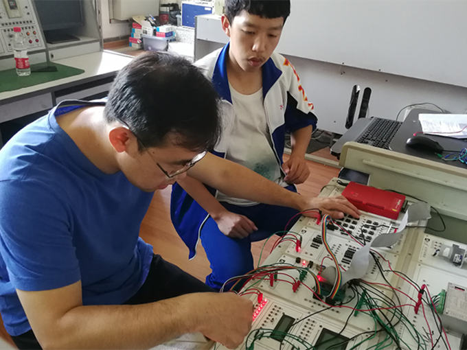学校在北京市单片机控制装置安装与调试技能大赛中取得佳绩
