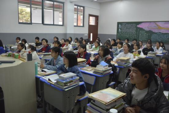 怀师青年学党史，志存高远敢担当