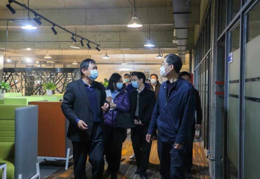 江西省政府研究室王平俭一行赴江西软件大学调研