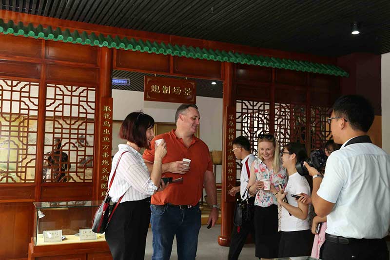 您好，老朋友！ 熱烈歡迎澳大利亞杰爾頓市市長申?偉恩?斯坦一行再次蒞臨我校