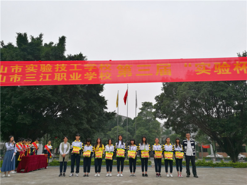 我校举行3月份学生“文明宿舍”“文明班级”表