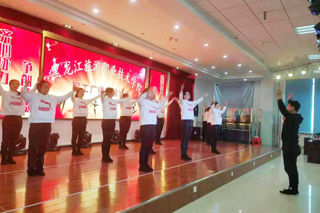學(xué)校教職工廣播操比賽奪冠