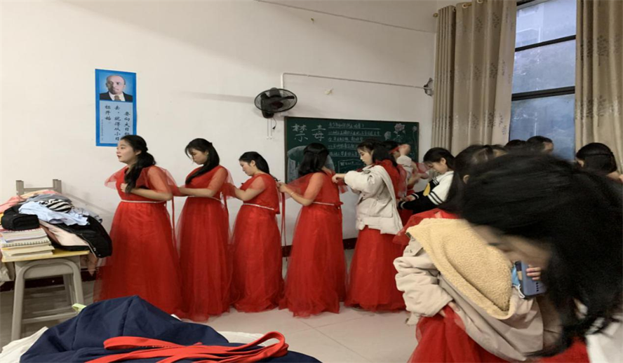 我校音樂班在市合唱比賽中榮獲二等獎