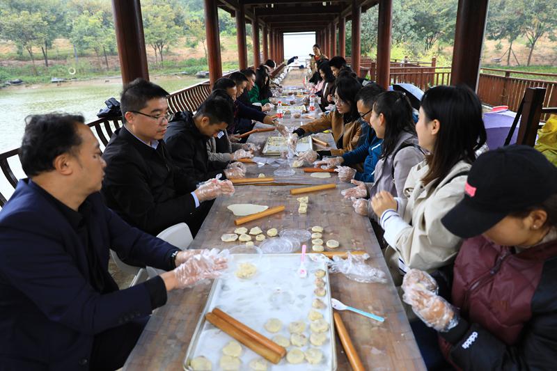 我校举办“统战百年路 赏秋同心行”主题学习活动