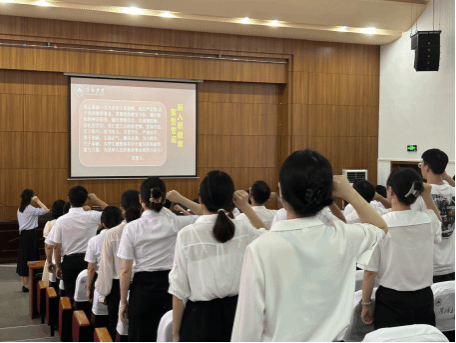 凝“新”聚力向未来 ——萍乡学院举行2023年新教师岗前培训开班典礼暨入职宣誓仪式