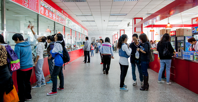 学校食堂