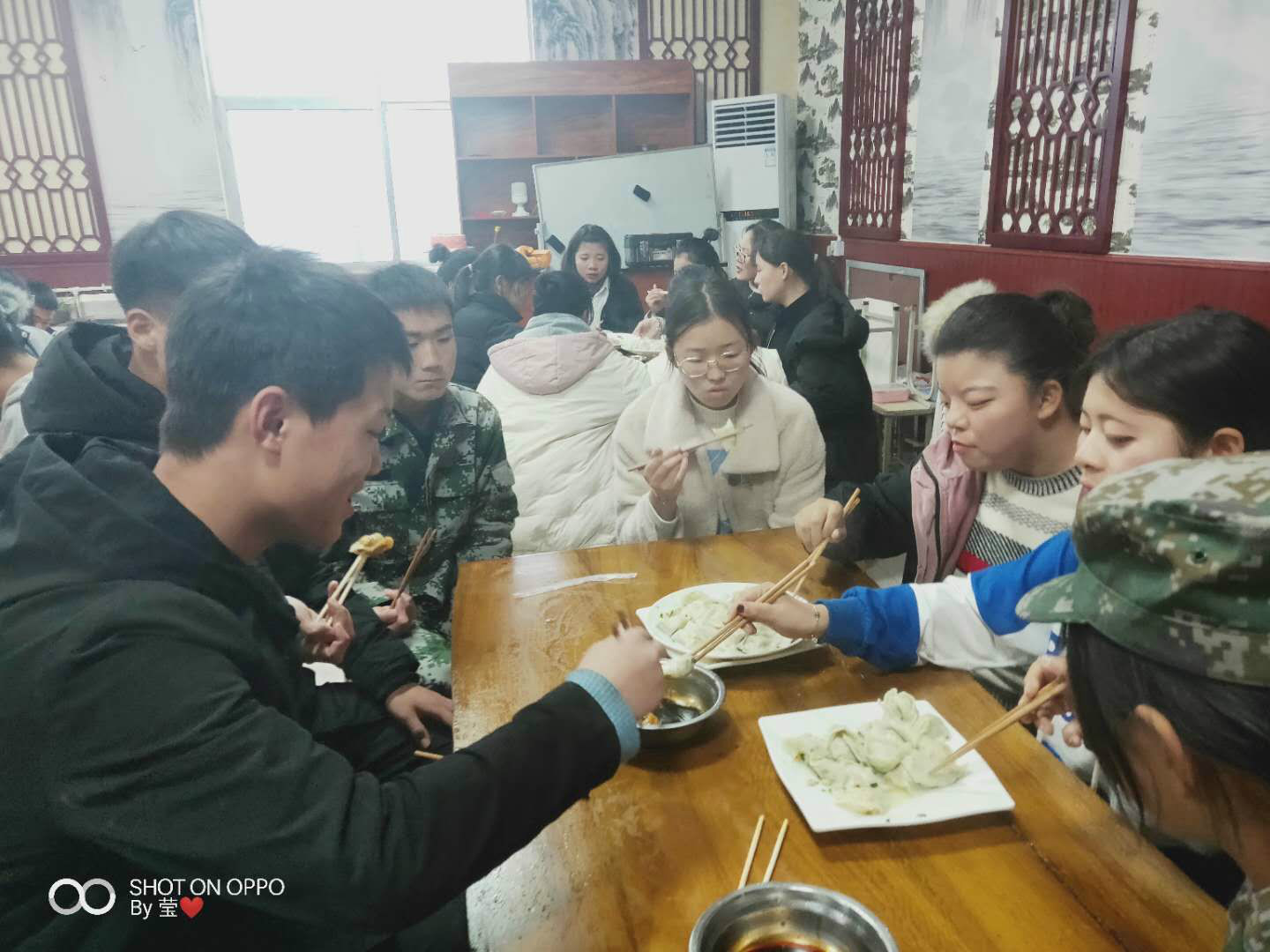 溫馨冬至節 濃濃師生情——我校舉辦冬至節師生包餃子活動