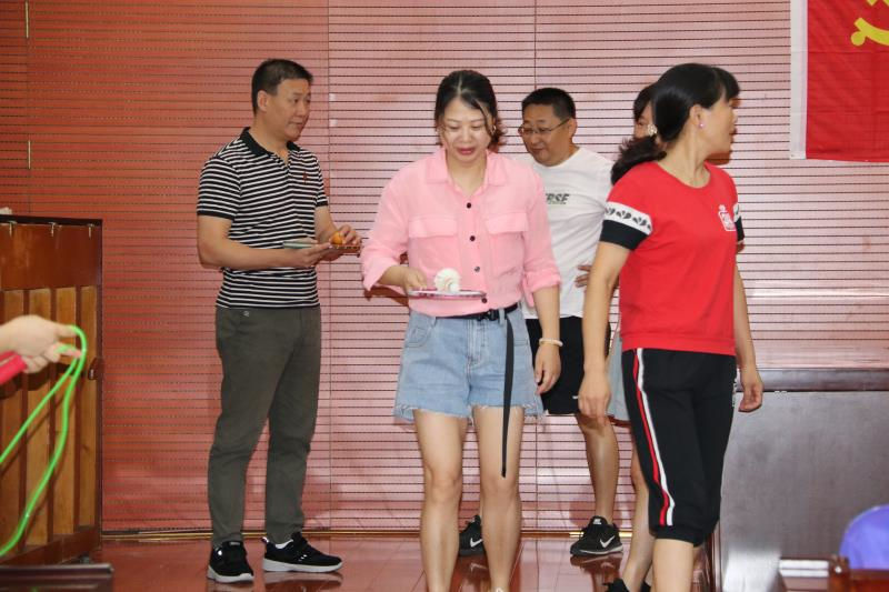 衡阳幼高专艺校校区举办“忠心向党，建设良好师德师风”趣味接力比赛