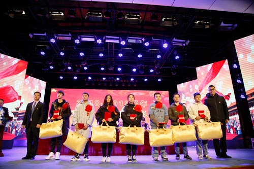 西安軍需工業(yè)學(xué)校2018-2019學(xué)年度先進個人、先進集體表彰大會圓滿結(jié)束