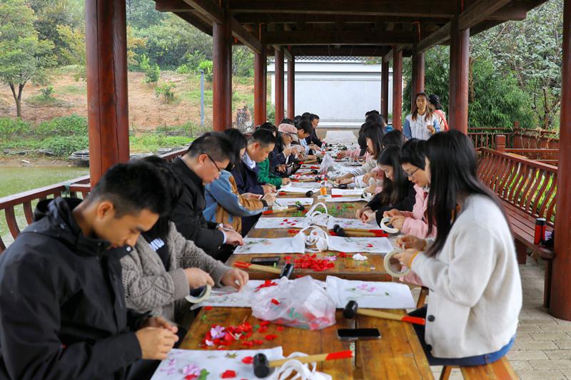 我校举办“统战百年路 赏秋同心行”主题学习活动