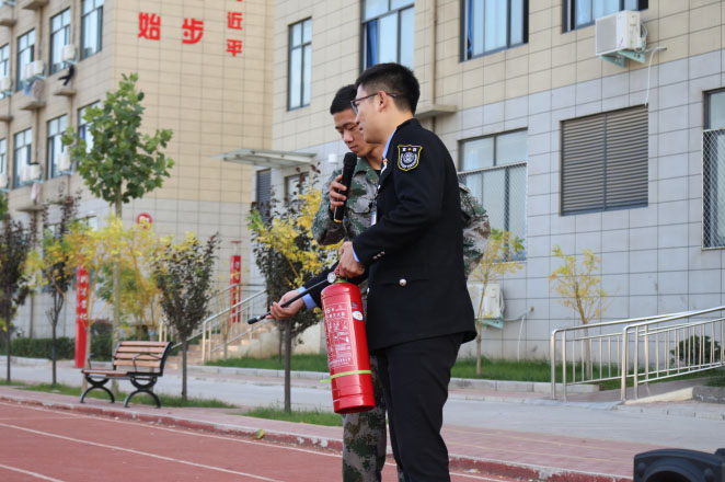 我校举行应急疏散、灭火演练和消防培训