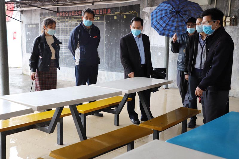 市教育局领导到我校核验和抽查开学准备工作——贵港市白云职业技术学校