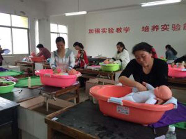 双牌县职业技术学校举行首届育婴师技能考试