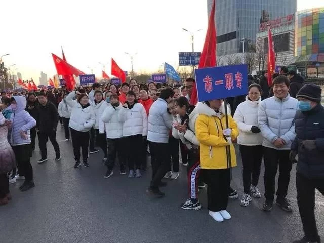 迎新年第一缕阳光 展一职专蓬勃精神