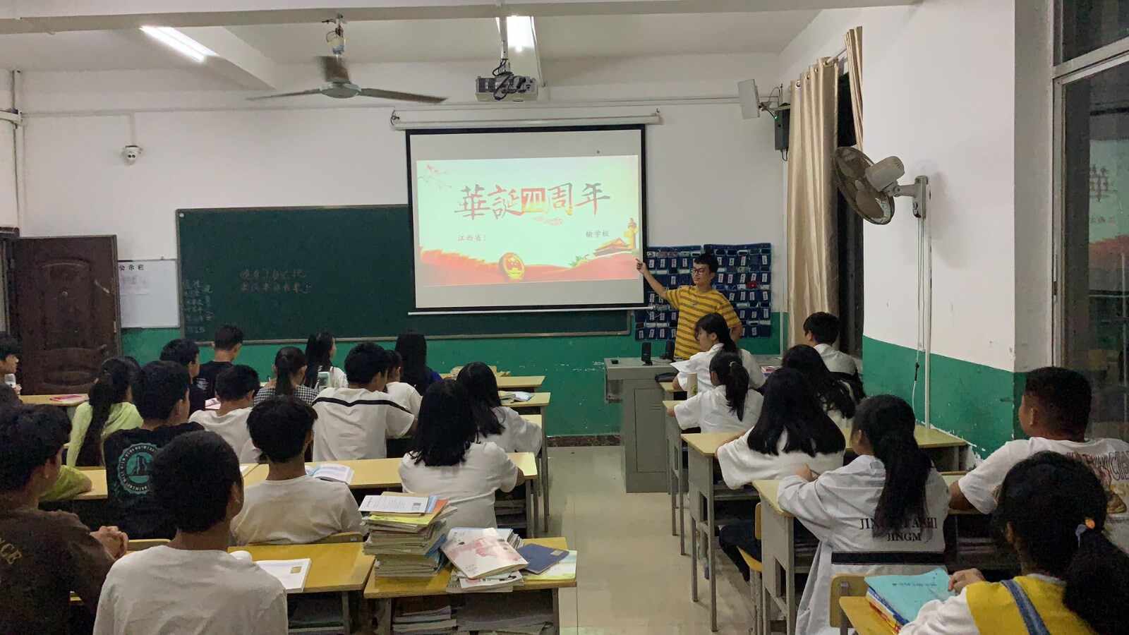 【主题教育】“五星红旗迎风飘·中华儿女当自豪”--学校团委庆祝新中国成立70周年系列活动综述