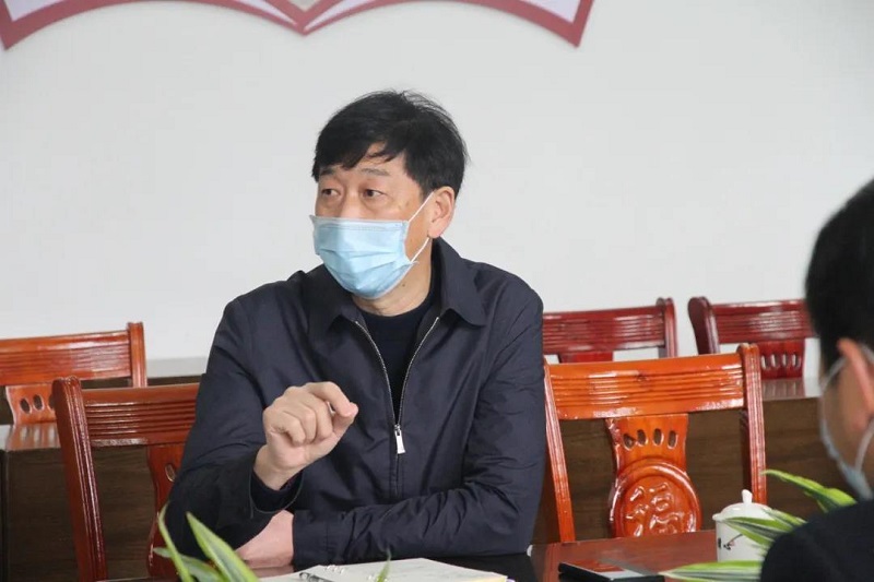 市人大常委会副主任、县委书记严水石一行莅临安远中专调研疫情防控和开学准备工作