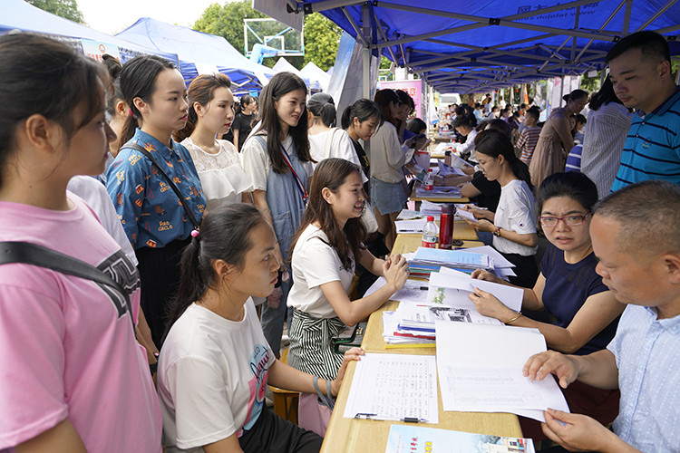 广东省湛江卫生学校2019年毕业生供需见面会暨校企合作洽谈会圆满成功