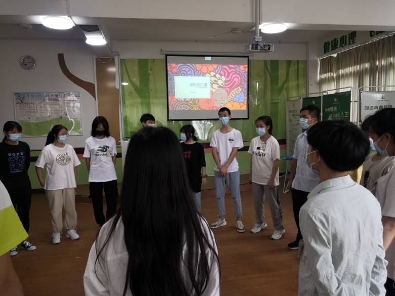 我校積極開展團體心理輔導活動