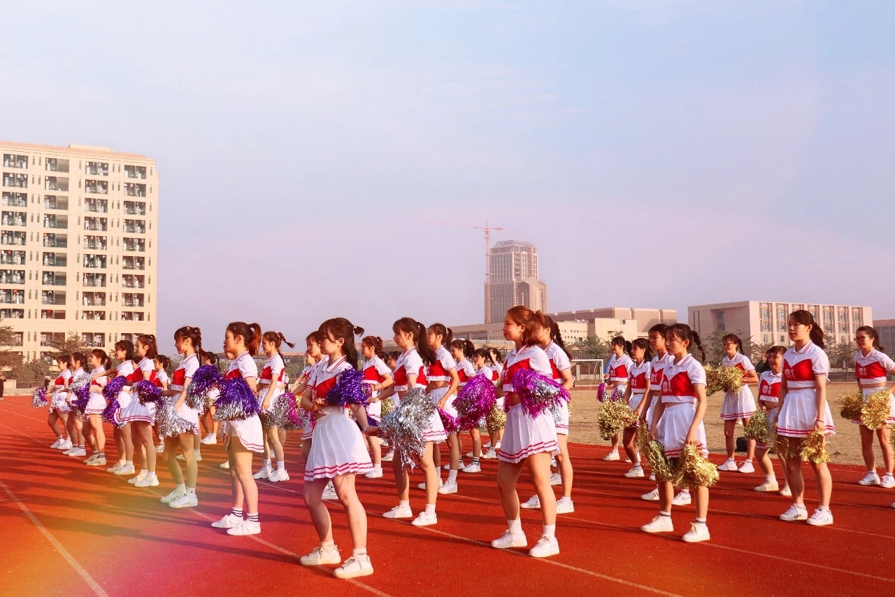 mmexport1577083359454.jpg 我校舉辦第三屆學生田徑運動會暨教職工趣味運動會