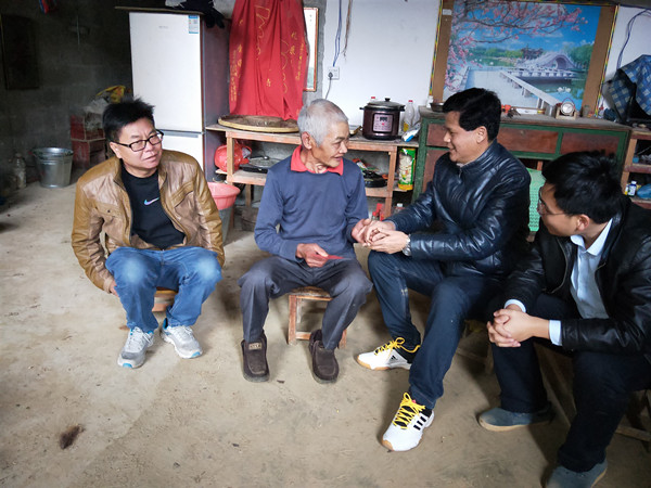 扶貧寒冬送溫暖 新春慰問情意濃——廣西桂林農業學校開展扶貧幫扶慰問活動
